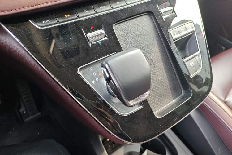 Used Hongqi HQ9 2023 2.0T Smart Connect Flagship Edition Gear Lever