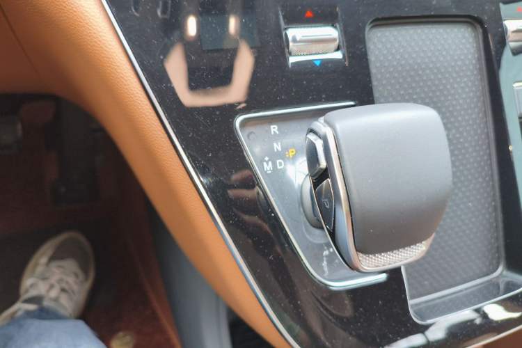 Used Hongqi HQ9 2023 2.0T Smart Connect Flagship Edition Gear Lever