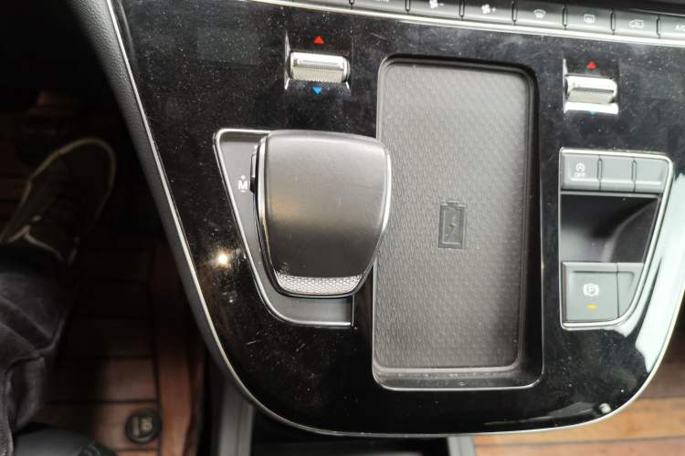 Used Hongqi HQ9 2023 2.0T Smart Connect Flagship Edition Gear Lever