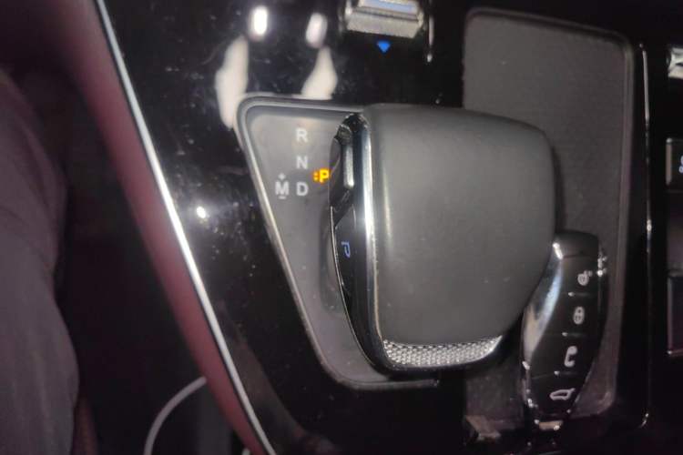 Used Hongqi HQ9 2023 2.0T Smart Connect Flagship Edition Gear Lever