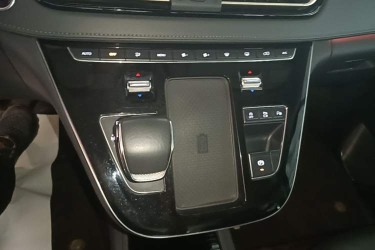Used Hongqi HQ9 2023 2.0T Smart Connect Flagship Edition Gear Lever