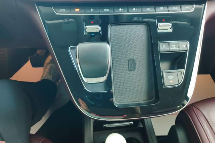 Used Hongqi HQ9 2023 2.0T Smart Connect Flagship Edition Gear Lever