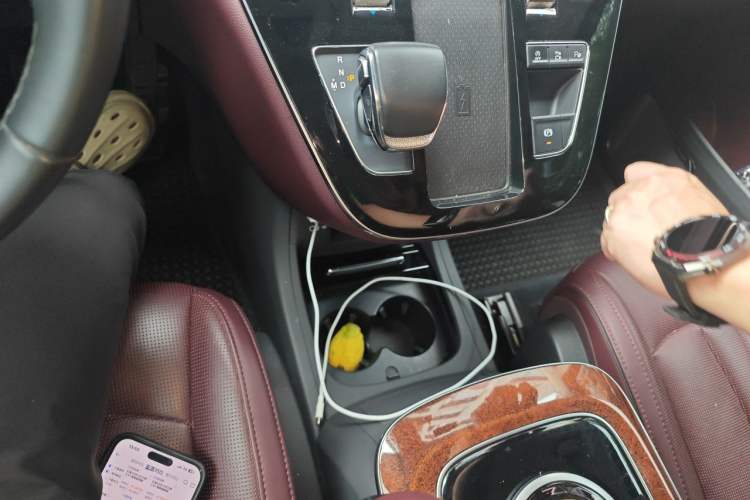 Used Hongqi HQ9 2023 2.0T Smart Connect Flagship Edition Gear Lever