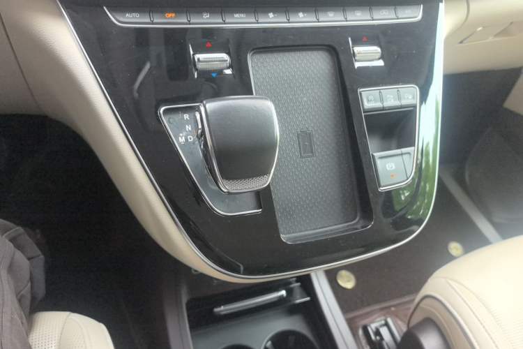 Used Hongqi HQ9 2023 2.0T Smart Connect Flagship Edition Gear Lever