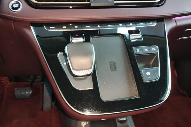 Used Hongqi HQ9 2023 2.0T Smart Connect Flagship Edition Gear Lever