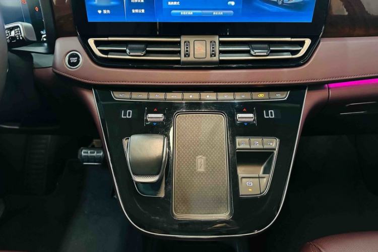 Used Hongqi HQ9 2023 2.0T Smart Connect Flagship Edition Interior 10