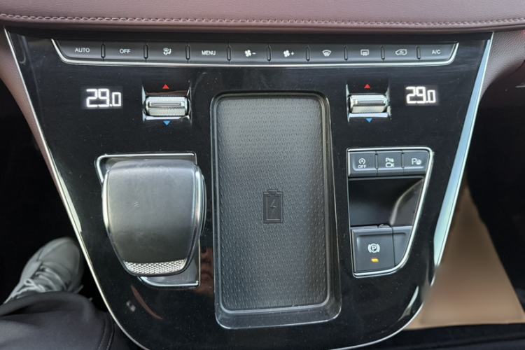 Used Hongqi HQ9 2023 2.0T Smart Connect Flagship Edition Interior 12