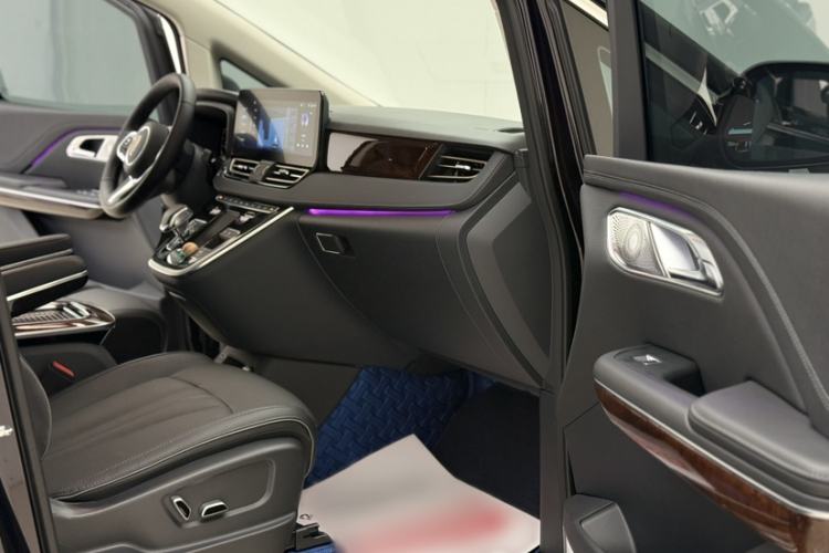 Used Hongqi HQ9 2023 2.0T Smart Connect Flagship Edition Interior 12