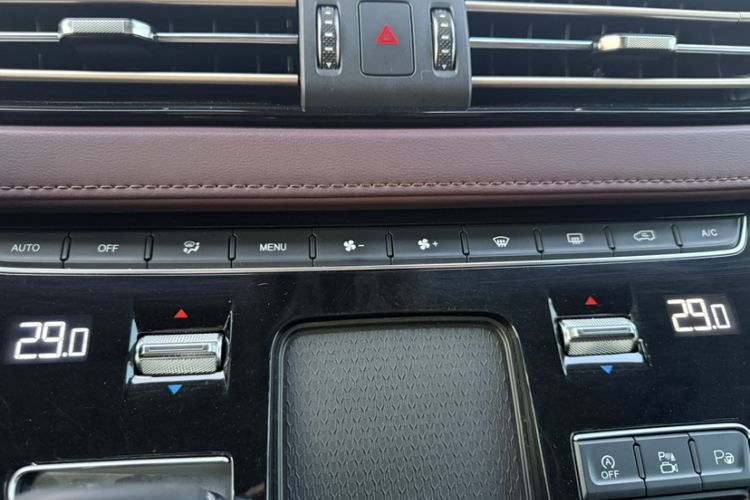 Used Hongqi HQ9 2023 2.0T Smart Connect Flagship Edition Interior 3