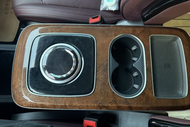 Used Hongqi HQ9 2023 2.0T Smart Connect Flagship Edition Interior 4