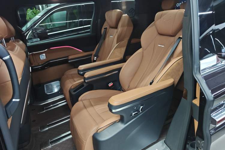 Used Hongqi HQ9 2023 2.0T Smart Connect Flagship Edition Interior 4