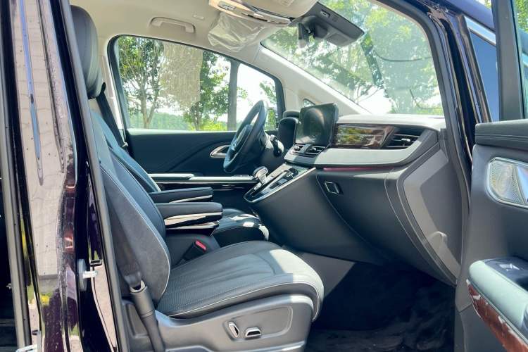Used Hongqi HQ9 2023 2.0T Smart Connect Flagship Edition Interior 5