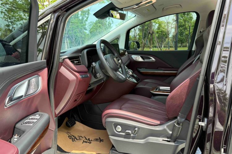 Used Hongqi HQ9 2023 2.0T Smart Connect Flagship Edition Interior 5
