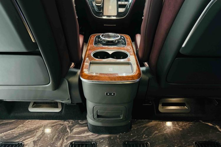 Used Hongqi HQ9 2023 2.0T Smart Connect Flagship Edition Interior 8