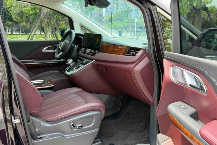 Used Hongqi HQ9 2023 2.0T Smart Connect Flagship Edition Interior 9