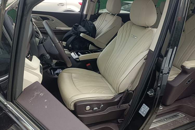 Used Hongqi HQ9 2023 2.0T Smart Connect Flagship Edition Left Front Seat