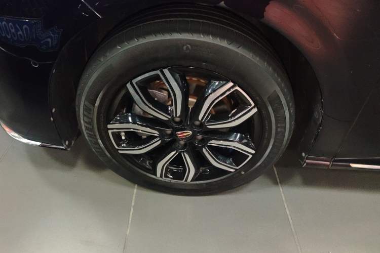 Used Hongqi HQ9 2023 2.0T Smart Connect Flagship Edition Left Front Wheel Hub