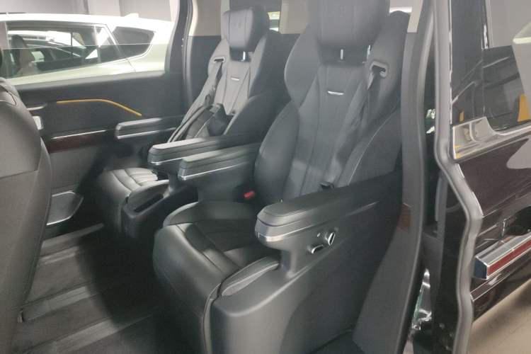 Used Hongqi HQ9 2023 2.0T Smart Connect Flagship Edition Left Rear Seat