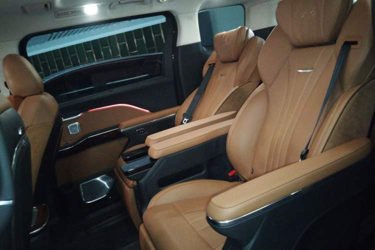 Used Hongqi HQ9 2023 2.0T Smart Connect Flagship Edition Left Rear Seat
