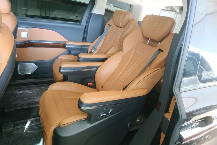 Used Hongqi HQ9 2023 2.0T Smart Connect Flagship Edition Left Rear Seat