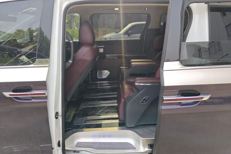 Used Hongqi HQ9 2023 2.0T Smart Connect Flagship Edition Left Rear Seat