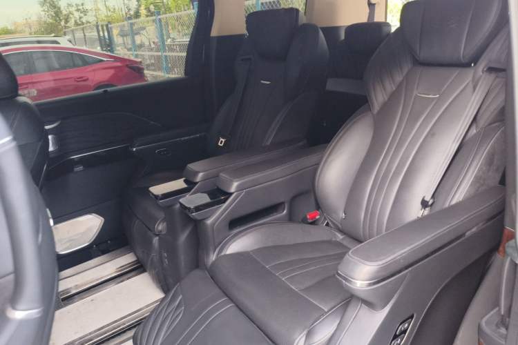 Used Hongqi HQ9 2023 2.0T Smart Connect Flagship Edition Left Rear Seat