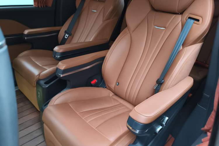 Used Hongqi HQ9 2023 2.0T Smart Connect Flagship Edition Left Rear Seat