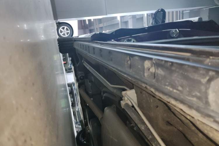 Used Hongqi HQ9 2023 2.0T Smart Connect Flagship Edition Left Side Sill