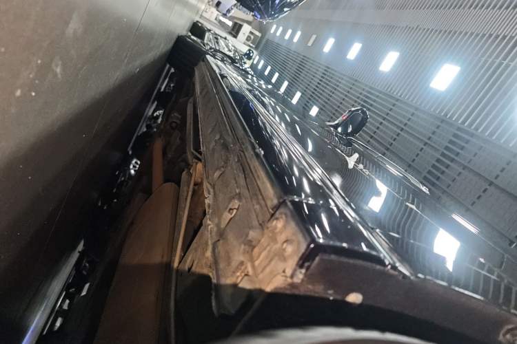 Used Hongqi HQ9 2023 2.0T Smart Connect Flagship Edition Left Side Sill