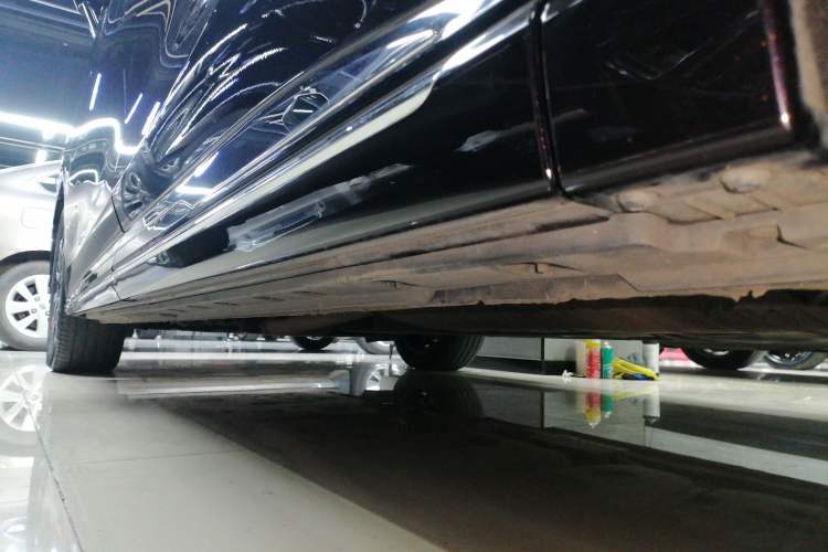 Used Hongqi HQ9 2023 2.0T Smart Connect Flagship Edition Left Side Sill