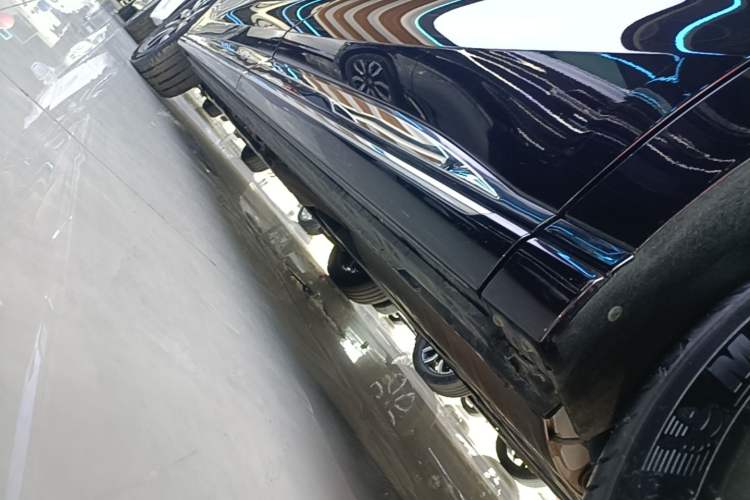 Used Hongqi HQ9 2023 2.0T Smart Connect Flagship Edition Left Side Sill