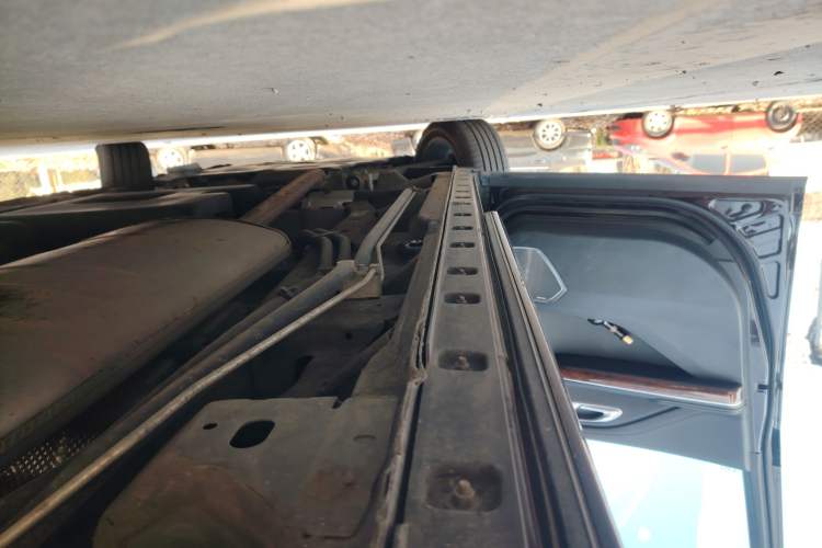 Used Hongqi HQ9 2023 2.0T Smart Connect Flagship Edition Left Side Sill