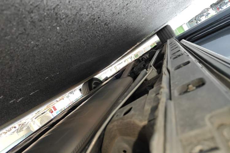 Used Hongqi HQ9 2023 2.0T Smart Connect Flagship Edition Left Side Sill