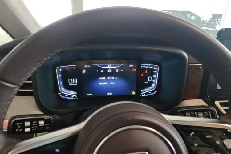 Used Hongqi HQ9 2023 2.0T Smart Connect Flagship Edition Odometer Close Up