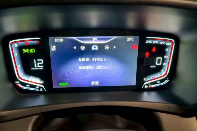 Used Hongqi HQ9 2023 2.0T Smart Connect Flagship Edition Odometer Close Up