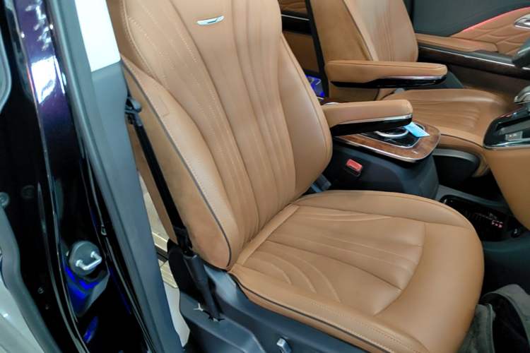 Used Hongqi HQ9 2023 2.0T Smart Connect Flagship Edition Right Front Seat