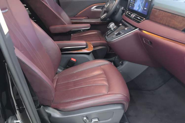 Used Hongqi HQ9 2023 2.0T Smart Connect Flagship Edition Right Front Seat