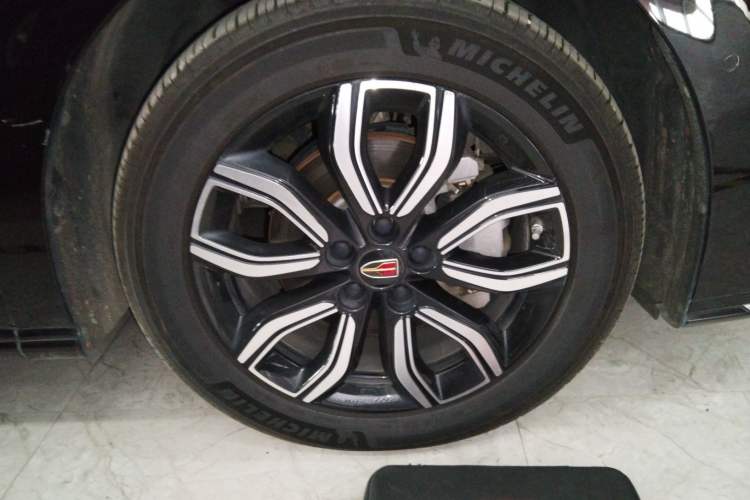 Used Hongqi HQ9 2023 2.0T Smart Connect Flagship Edition Right Front Wheel Hub