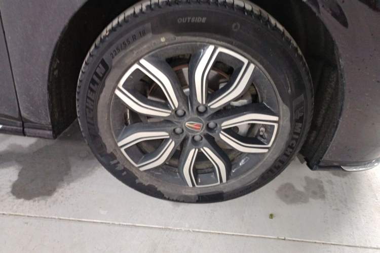 Used Hongqi HQ9 2023 2.0T Smart Connect Flagship Edition Right Front Wheel Hub