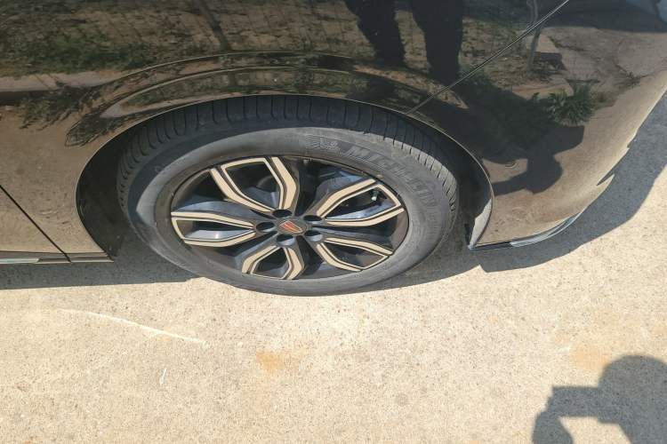 Used Hongqi HQ9 2023 2.0T Smart Connect Flagship Edition Right Front Wheel Hub