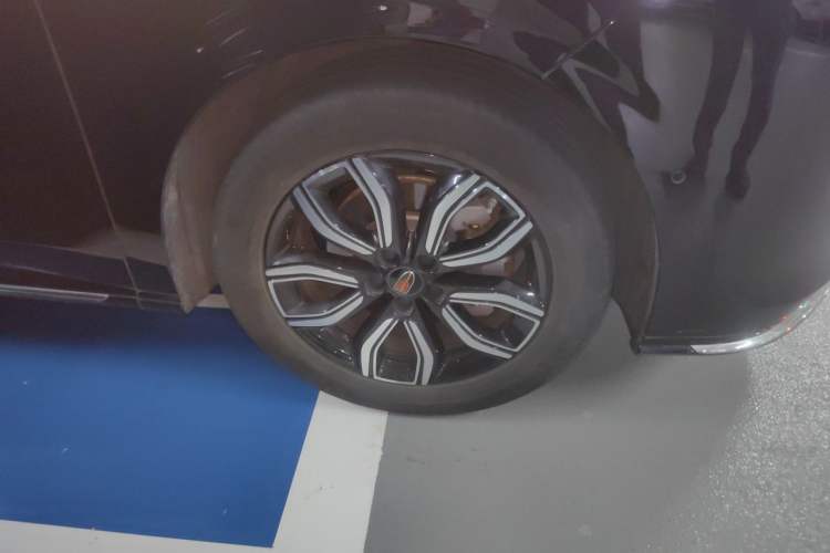 Used Hongqi HQ9 2023 2.0T Smart Connect Flagship Edition Right Front Wheel Hub