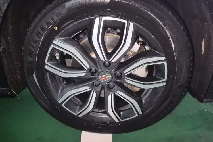 Used Hongqi HQ9 2023 2.0T Smart Connect Flagship Edition Right Front Wheel Hub