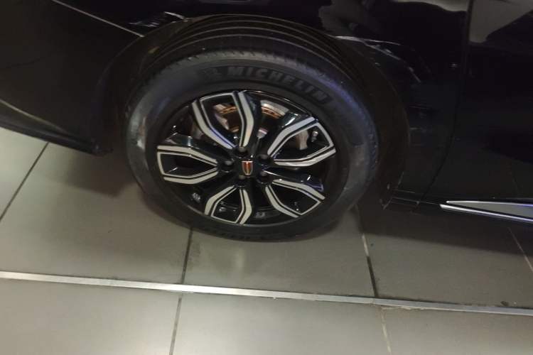 Used Hongqi HQ9 2023 2.0T Smart Connect Flagship Edition Right Rear Wheel Hub