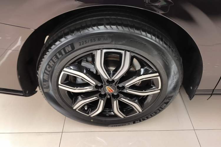 Used Hongqi HQ9 2023 2.0T Smart Connect Flagship Edition Right Rear Wheel Hub