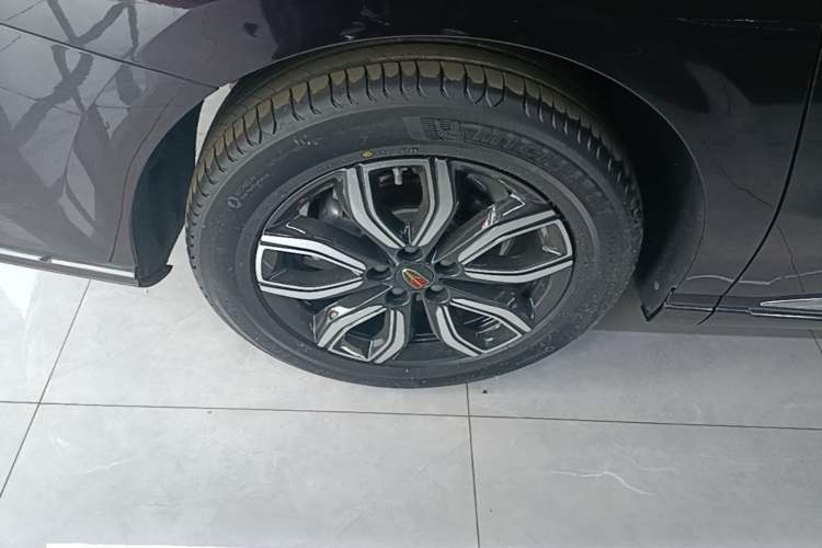 Used Hongqi HQ9 2023 2.0T Smart Connect Flagship Edition Right Rear Wheel Hub