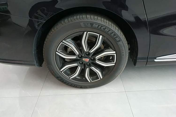 Used Hongqi HQ9 2023 2.0T Smart Connect Flagship Edition Right Rear Wheel Hub