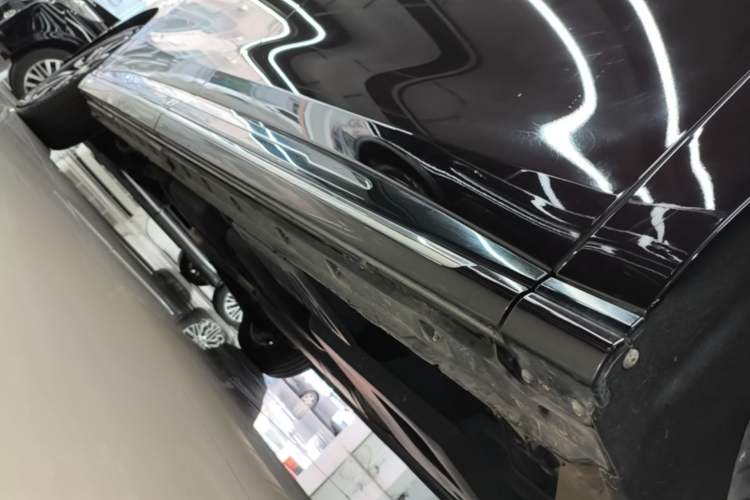 Used Hongqi HQ9 2023 2.0T Smart Connect Flagship Edition Right Side Sill