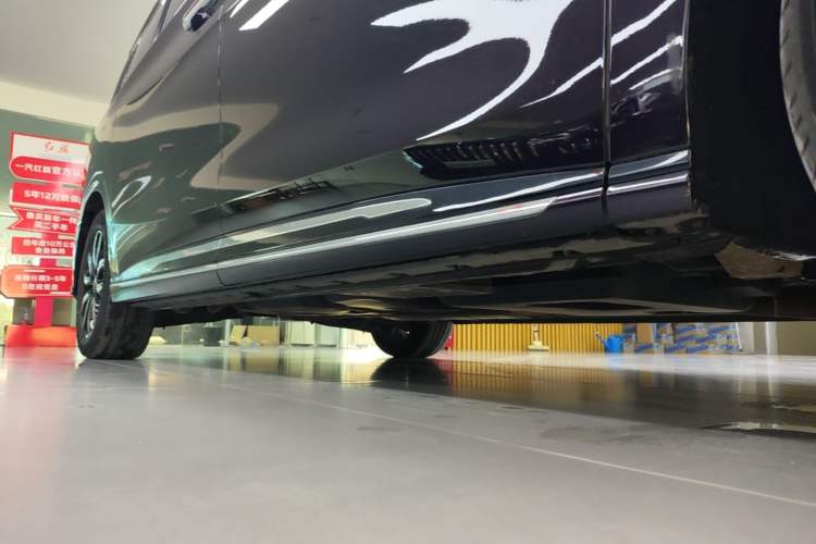 Used Hongqi HQ9 2023 2.0T Smart Connect Flagship Edition Right Side Sill