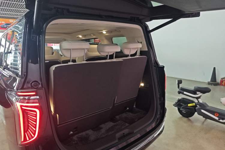 Used Hongqi HQ9 2023 2.0T Smart Connect Flagship Edition Trunk