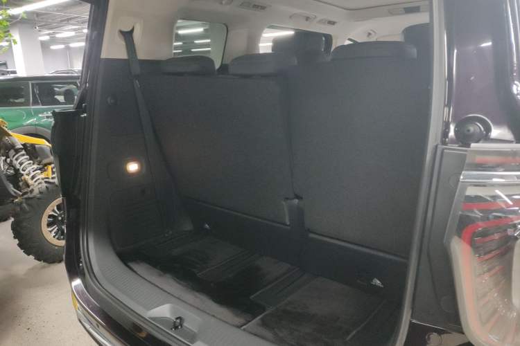 Used Hongqi HQ9 2023 2.0T Smart Connect Flagship Edition Trunk